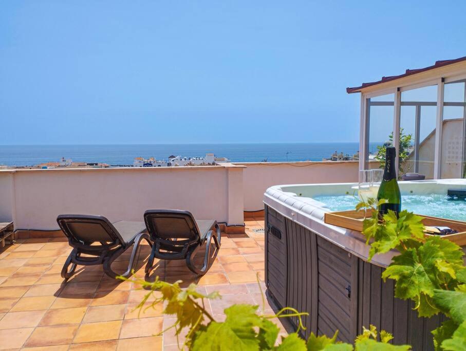 Penthouse With Jacuzzi And Spectacular Sea Views Apartman Nerja Kültér fotó