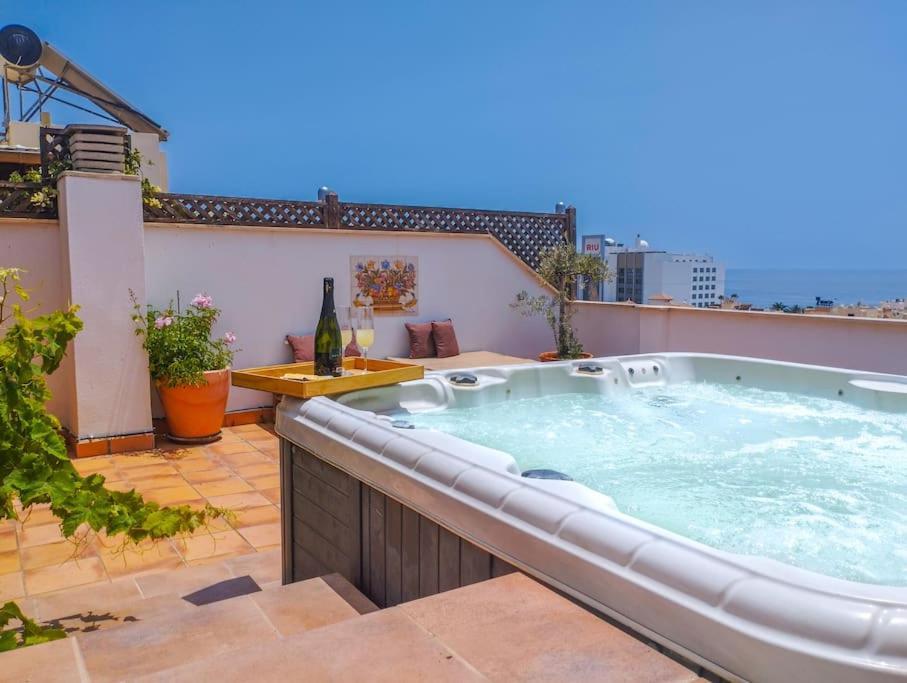 Penthouse With Jacuzzi And Spectacular Sea Views Apartman Nerja Kültér fotó