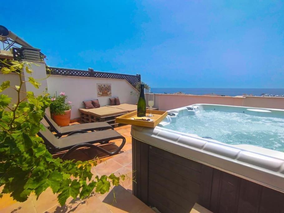 Penthouse With Jacuzzi And Spectacular Sea Views Apartman Nerja Kültér fotó